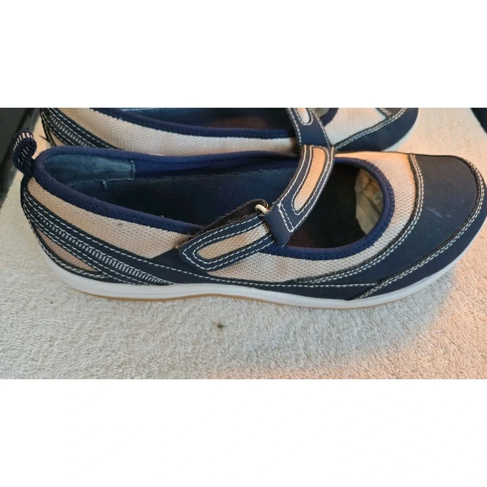 Eady Street Sport Flat Shoe With Cross Straps Size 9M Navy & Tan